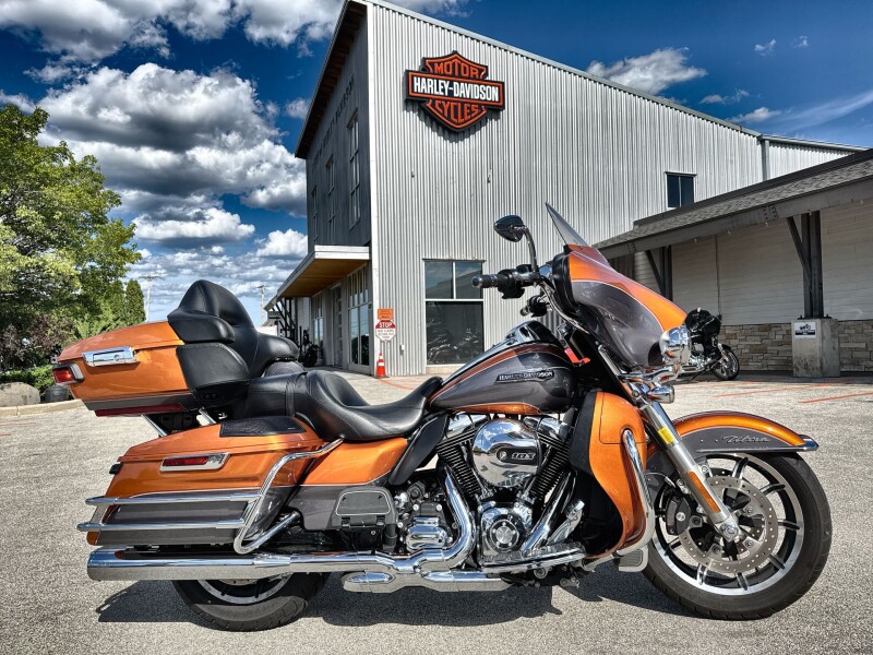 2015 Harley-Davidson® Electra Glide® Ultra Classic™ Two-Tone Amber Whiskey/Charcoal Pearl