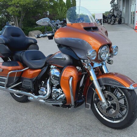 2015 Harley-Davidson® Electra Glide® Ultra Classic™ Two-Tone Amber Whiskey/Charcoal Pearl thumb 3