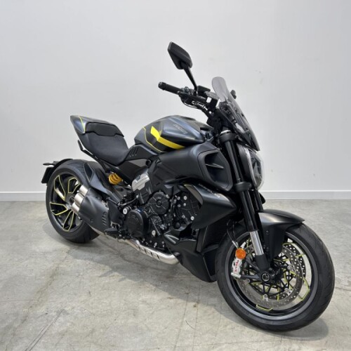 Ducati Diavel v4, New and Unregistered, Black Roadster Livery thumb 3