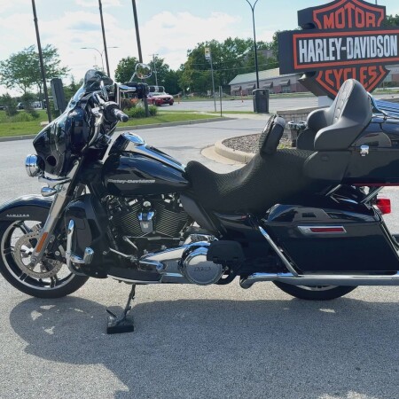 2022 Harley-Davidson® Ultra Limited Vivid Black thumb 0