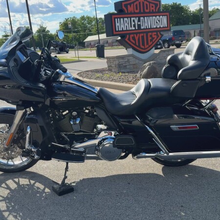 2019 Harley-Davidson® Electra Glide® Ultra Classic® Vivid Black thumb 0
