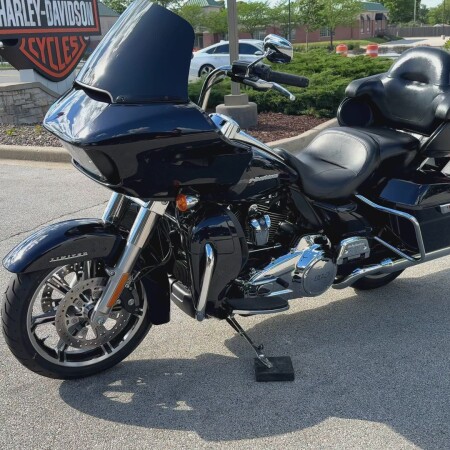 2020 Harley-Davidson® Road Glide® Limited Midnight Blue thumb 1