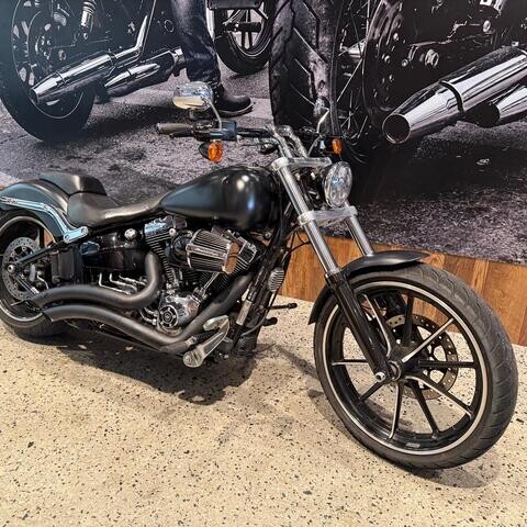 2016 Harley-Davidson® Breakout® thumb 2