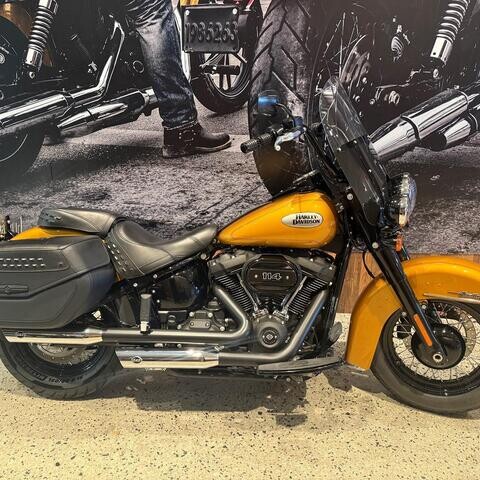 MY23 Harley-Davidson Softail Heritage Classic S 114 w/ABS Cruise (FLHCS) Prospect Gold thumb 3