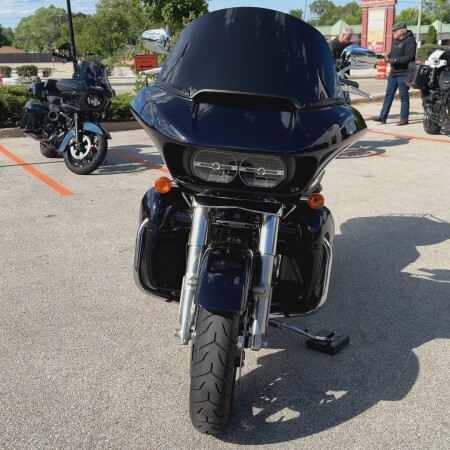2020 Harley-Davidson® Road Glide® Limited Midnight Blue thumb 2