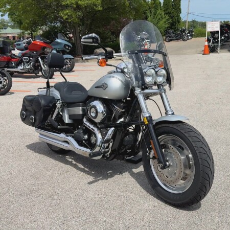 2010 Harley-Davidson® Fat Bob® Brilliant Silver Denim thumb 3