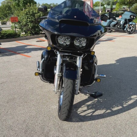 2019 Harley-Davidson® Electra Glide® Ultra Classic® Vivid Black thumb 2