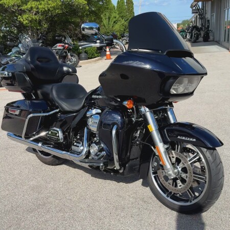 2020 Harley-Davidson® Road Glide® Limited Midnight Blue thumb 3