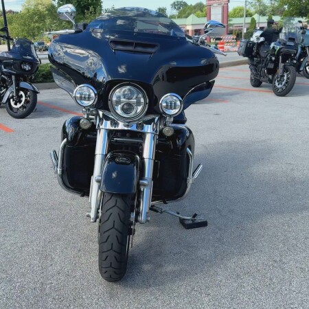 2022 Harley-Davidson® Ultra Limited Vivid Black thumb 2