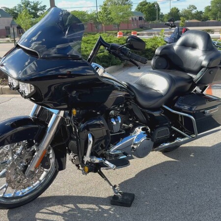 2019 Harley-Davidson® Electra Glide® Ultra Classic® Vivid Black thumb 1