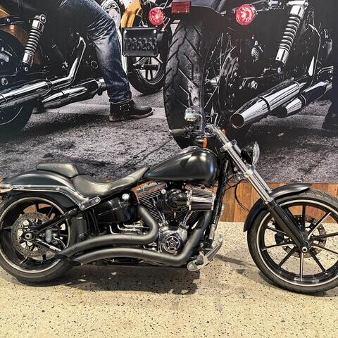 2016 Harley-Davidson® Breakout® thumb 3
