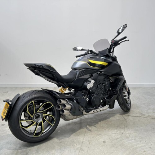 Ducati Diavel v4, New and Unregistered, Black Roadster Livery thumb 0