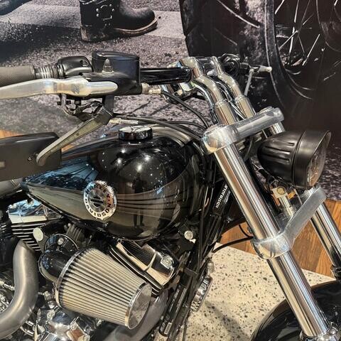 2015 Harley-Davidson® Breakout® thumb 0