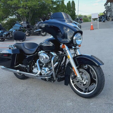 2011 Harley-Davidson® Street Glide® Vivid Black thumb 3