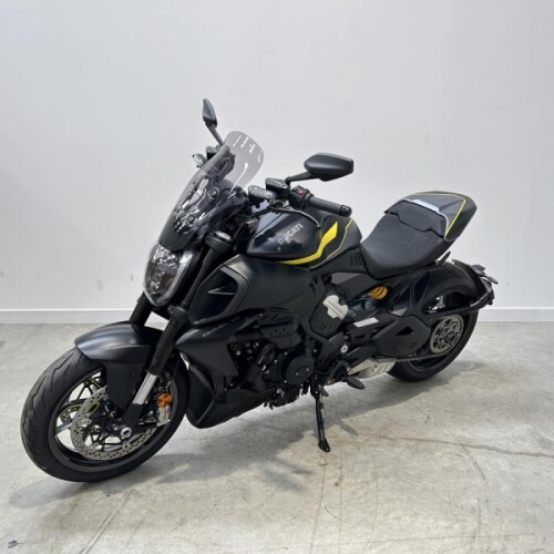 Ducati Diavel v4, New and Unregistered, Black Roadster Livery thumb 2