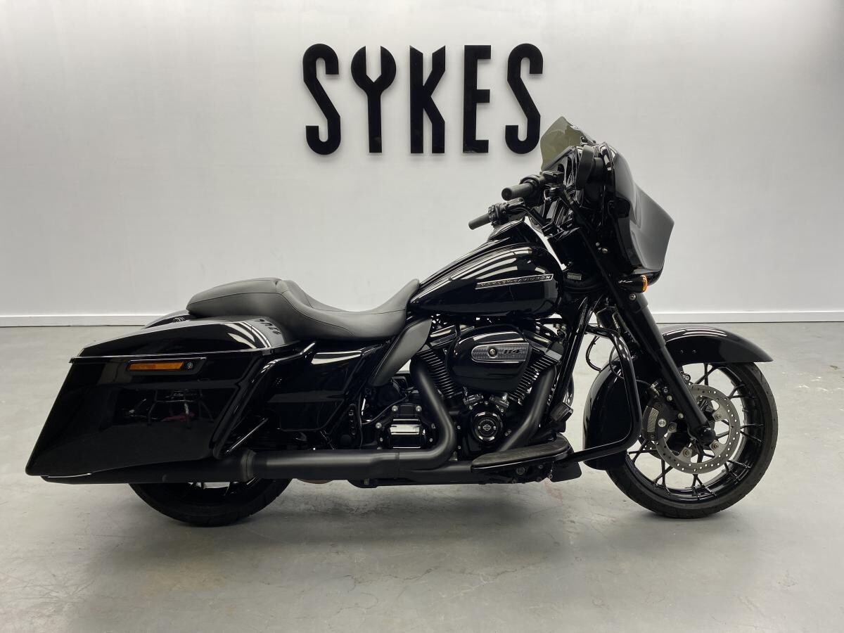 2020 Harley-Davidson FLHXS Touring Street Glide Special in Vivid Black