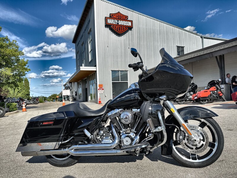 2011 Harley-Davidson® Road Glide® Custom Vivid Black
