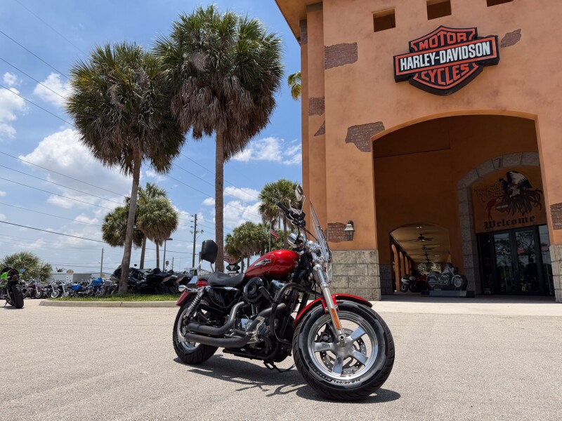Harley-Davidson® 1200 Custom 2014