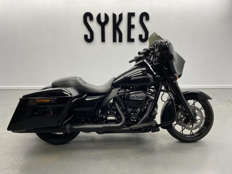 2020 Harley-Davidson FLHXS Touring Street Glide Special in Vivid Black