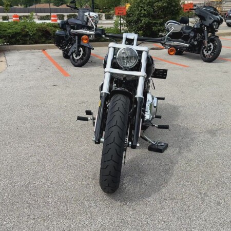 2017 Harley-Davidson® Breakout® Vivid Black thumb 2