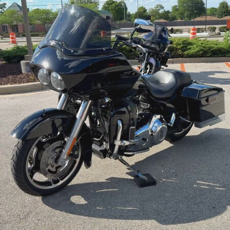 2011 Harley-Davidson® Road Glide® Custom Vivid Black thumb 1