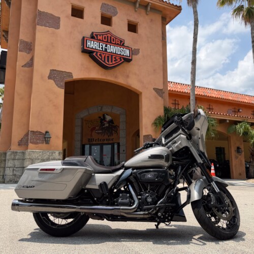 Harley-Davidson® CVO™ Street Glide® 2023 thumb 3