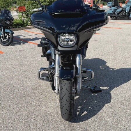 2024 Harley-Davidson® Street Glide® Vivid Black thumb 2