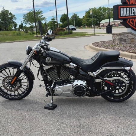 2017 Harley-Davidson® Breakout® Vivid Black thumb 0