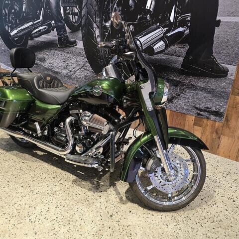 Harley-Davidson® CVO™ Road King® 2013 FLHRSE5 thumb 1