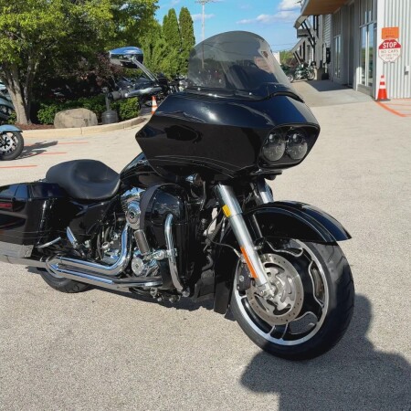 2011 Harley-Davidson® Road Glide® Custom Vivid Black thumb 3