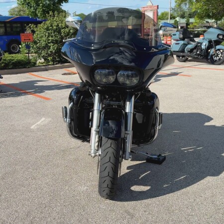 2011 Harley-Davidson® Road Glide® Custom Vivid Black thumb 2