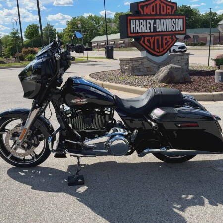 2024 Harley-Davidson® Street Glide® Vivid Black thumb 0