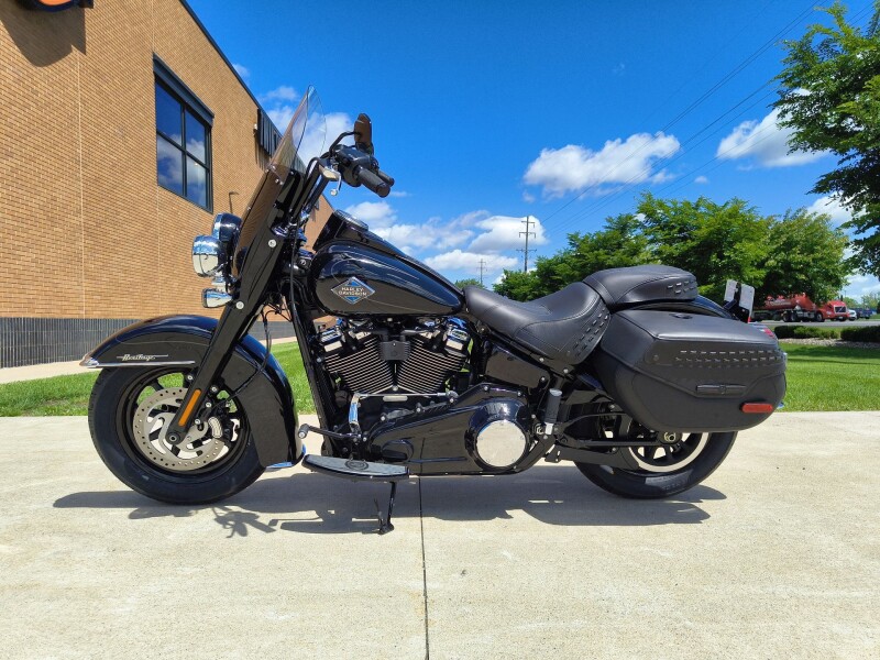 2026 Harley-Davidson® Heritage Classic Vivid Black Black Laced Wheels