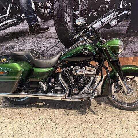2013 Harley-Davidson® CVO™ Road King® thumb 3