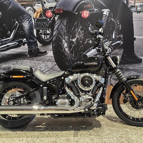 MY26 Harley-Davidson Softail Street Bob 117 W/ABS (FXBB) Vivid Black thumb 3