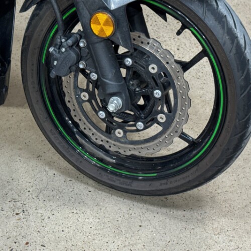 Kawasaki Ninja® 400 2023 thumb 2