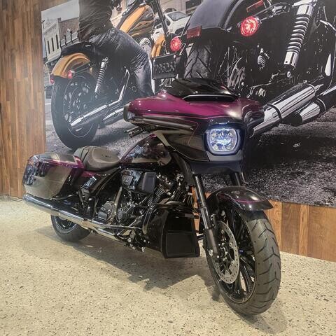 Harley-Davidson® CVO™ Street Glide™ 2025 FLHXSE thumb 2