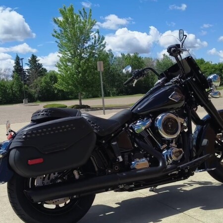 2026 Harley-Davidson® Heritage Classic Vivid Black Black Laced Wheels thumb 3