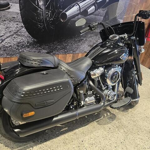 Harley-Davidson MY26 Harley-Davidson Softail Heritage Classic 117 w/ABS Cruise (FLHC) 2026  thumb 1