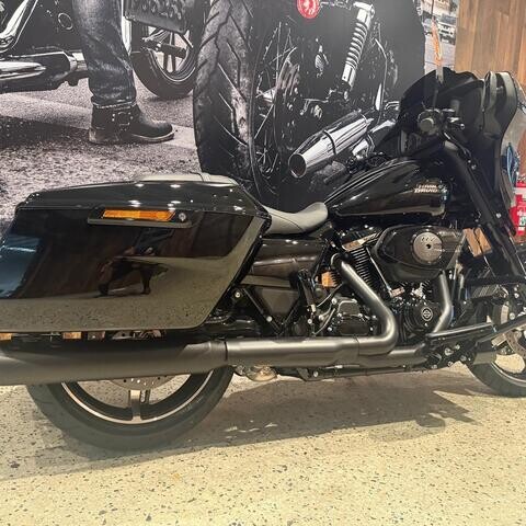 2026 Harley-Davidson® Street Glide® thumb 3