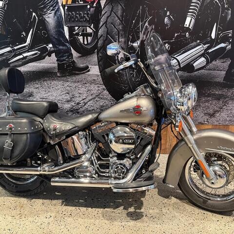Harley-Davidson® Heritage Softail® Classic 2015 FLSTC  thumb 2