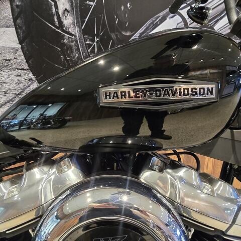 MY26 Harley-Davidson Softail Street Bob 117 W/ABS (FXBB) Vivid Black thumb 2
