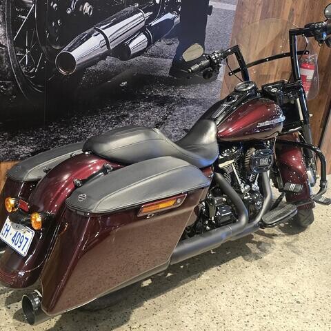 Harley-Davidson® Road King® Special 2018 FLHRXS thumb 1