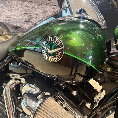 2013 Harley-Davidson® CVO™ Road King® thumb 2