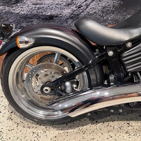 Harley-Davidson® Softail® Rocker™ C 2010 FXCWC thumb 0