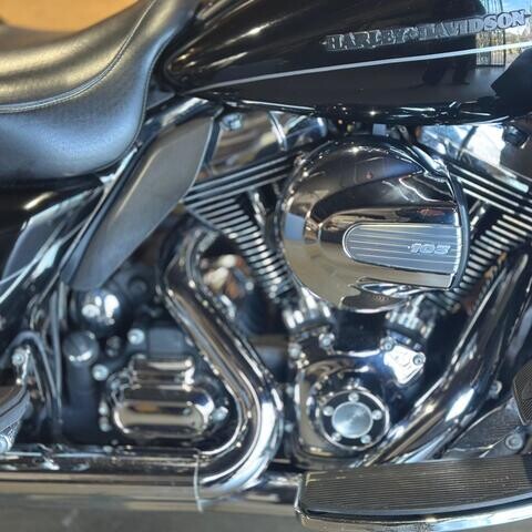 2014 Harley-Davidson® Electra Glide® Ultra Limited thumb 2