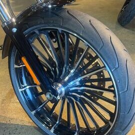 MY26 Harley-Davidson Softail Breakout 117 w/ABS (FXBR) Vivid Black thumb 0