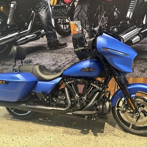 2026 Harley-Davidson® Street Glide® FLHX thumb 2