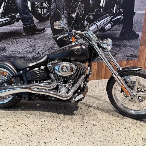 2010 Harley-Davidson® Softail® Rocker™ C thumb 3