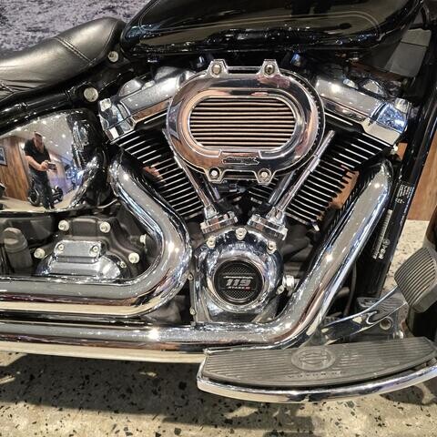 Harley-Davidson® Heritage Classic 107 2021 FLHC thumb 0